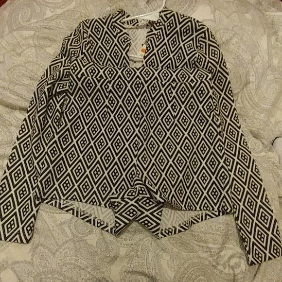 Low Cut long sleeve Romper - Picture 2 of 3